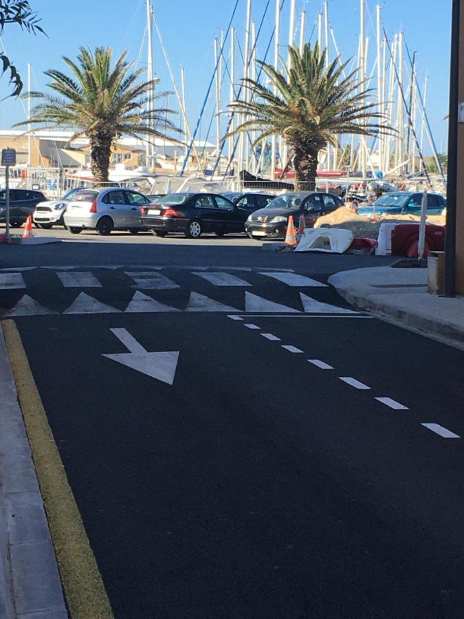 F2 Port De Canet Luaran gambar